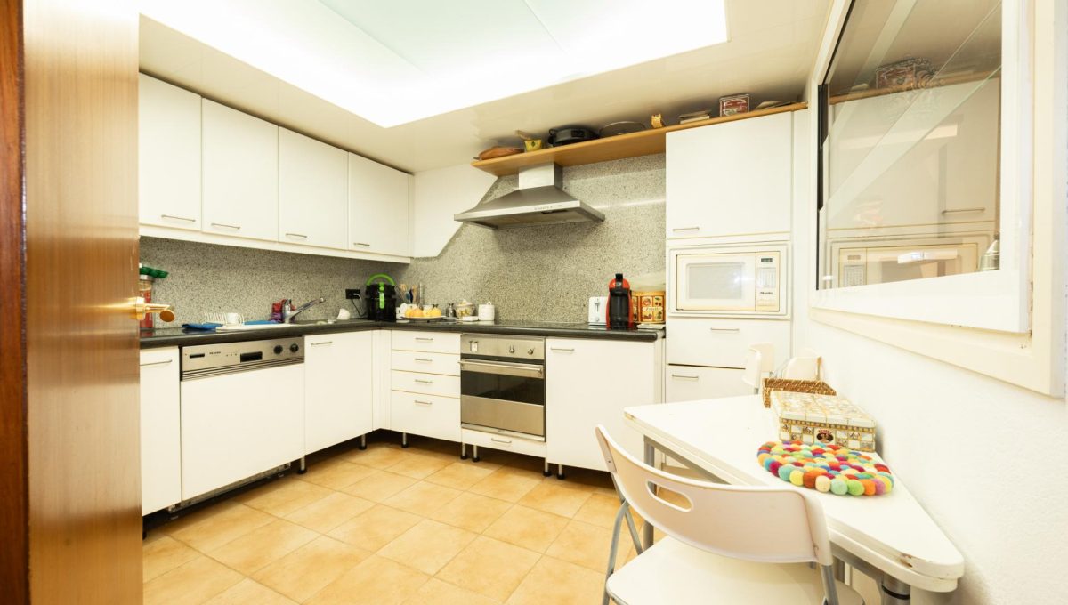 792425437_e8fe819f454b488d8dac49dd65597e63