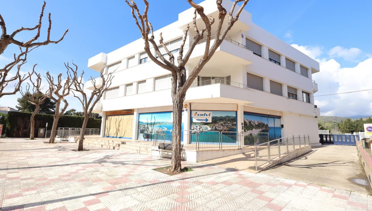 115115875_9f9f982f5ee61275a6a1f04a69d0d3ea