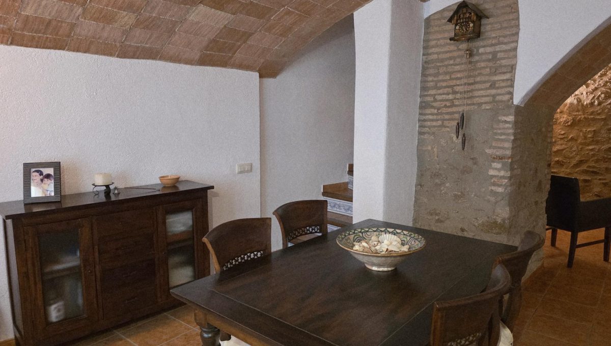 153893692_0815839ff85725363b02d337d043f90b