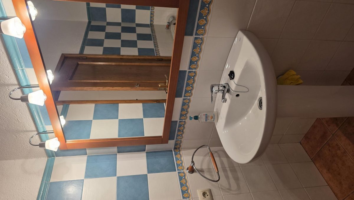 153893692_9d89da35f375896044bb814675ea6175