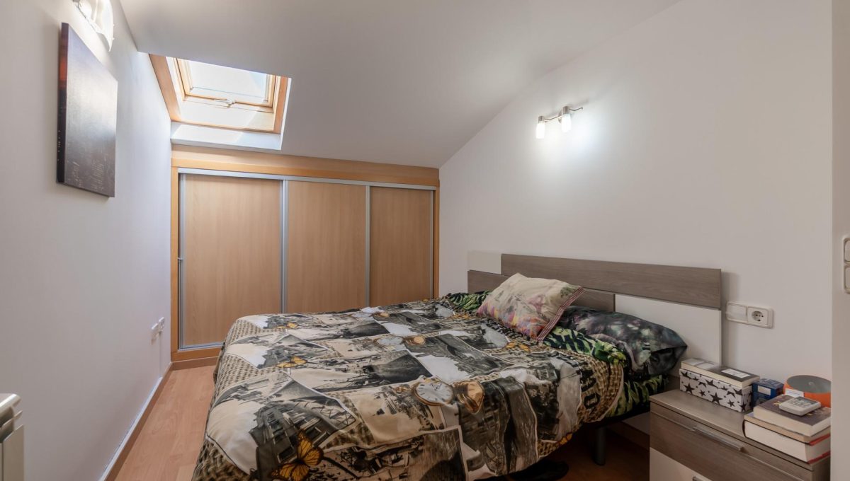 183841224_58d1f4181b5d74358239761f98538a7a