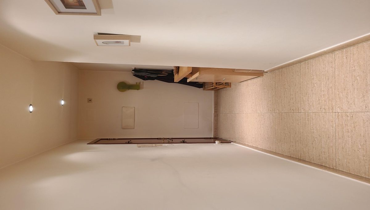 202134678_455624d40961c354fa84a072988f9477