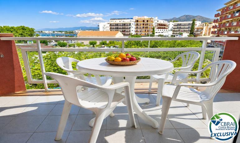 Appartement avec 2 chambres doubles, situé dans le charmant quartier du port de pêche de Roses.