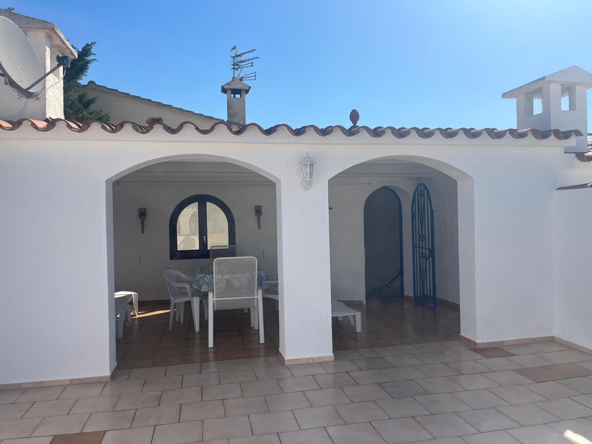 Bonita casa con amarre y parking para el coche en Empuriabrava.