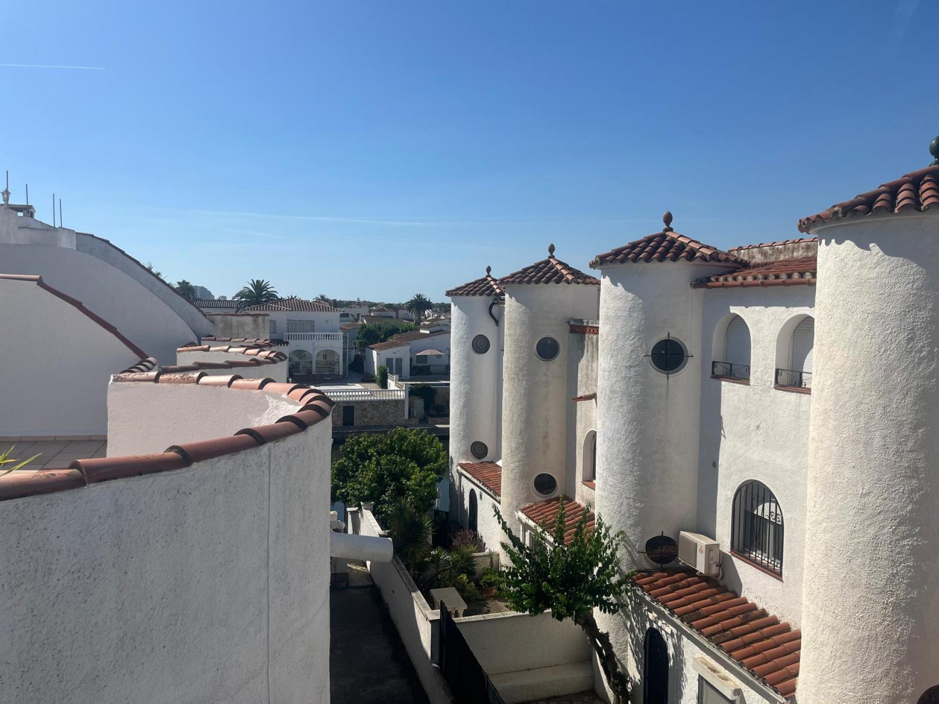 Bonita casa con amarre y parking para el coche en Empuriabrava.