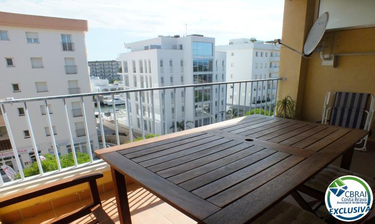 Apartamento soleado con terraza y plaza de aparcamiento en Santa Margarita.
