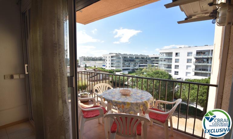 Apartamento con piscina y parking en Santa Margarita, Roses.