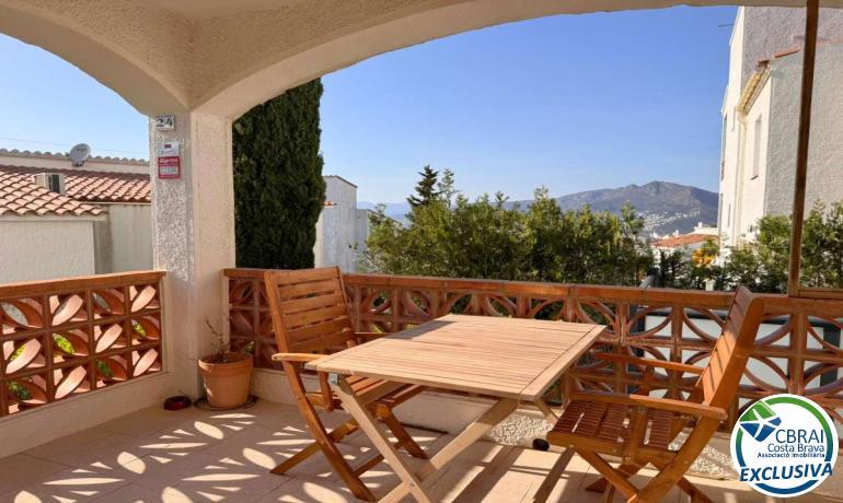 Encantador estudio con licencia turística, terraza y vistas a la montaña en Puig Rom