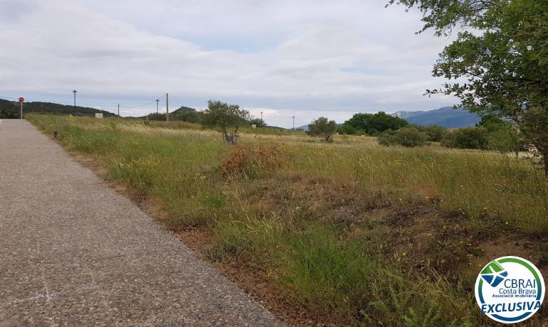 Parcel·la en venda a Darnius