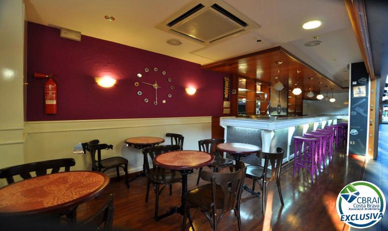 Local comercial totalment equipat en venda en ben situat a Figueres.