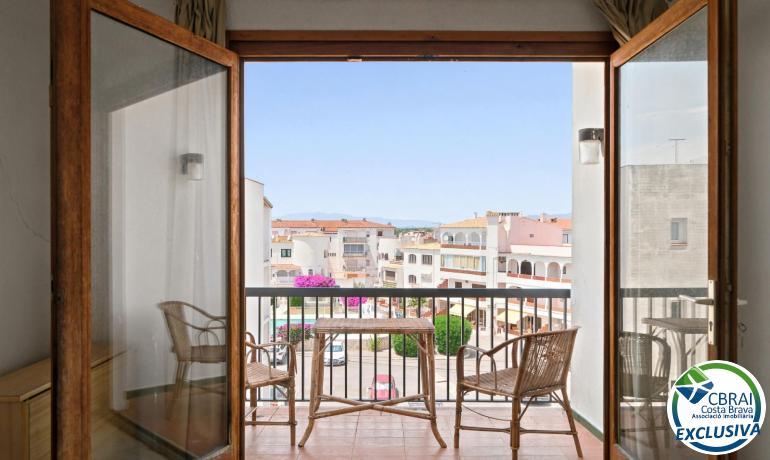 ROYAL MARINE Apartament de 1 dormitori amb terrassa per reformar i gran potencial