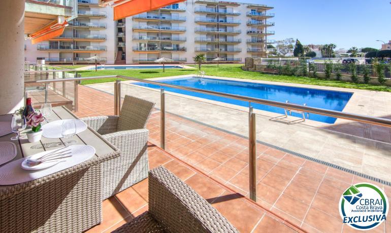 Apartamento moderno en planta baja con terraza y piscina en Santa Margarita