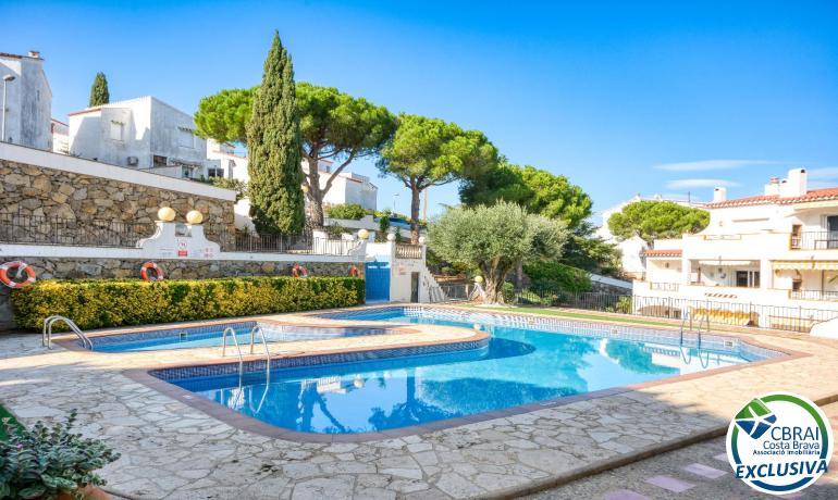 Appartement avec terrasse, piscine, parking et licence touristique à Puig Rom Roses