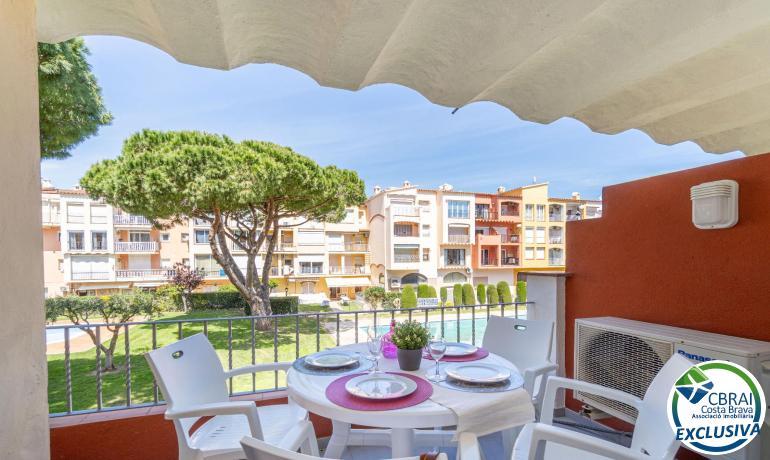 GRAN RESERVA Magnífic apartament reformat amb llicència turística, a prop de la platja i amb piscines.